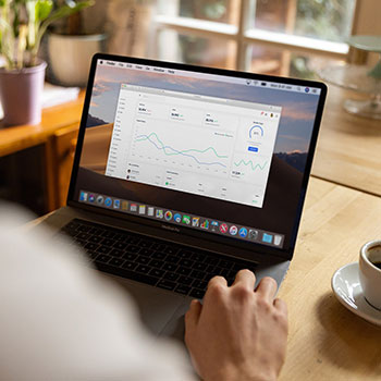 神马影视四步对照：先看主语有没有说实，再把字幕改成描述句（四步对照）